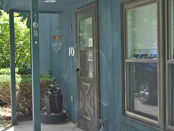 2nd image of 10 Queen Mary Dr