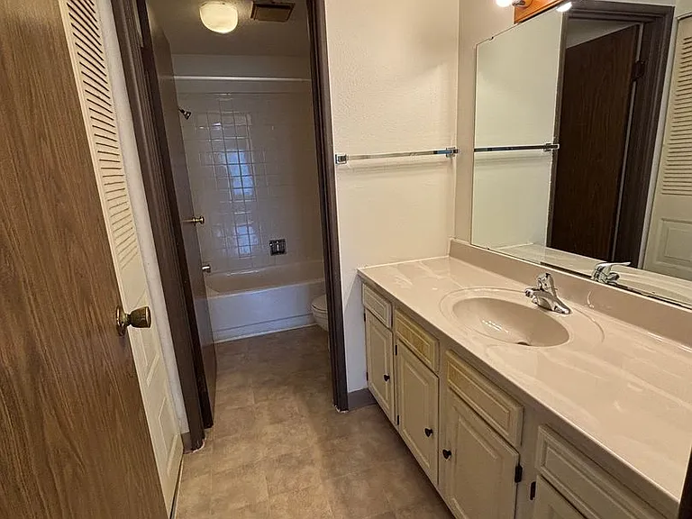 1440 Dakota Dr N — Photo 16