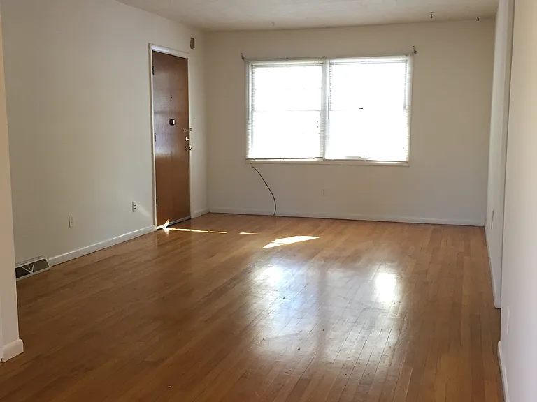 6 Lakewood Dr #3 — Photo 4