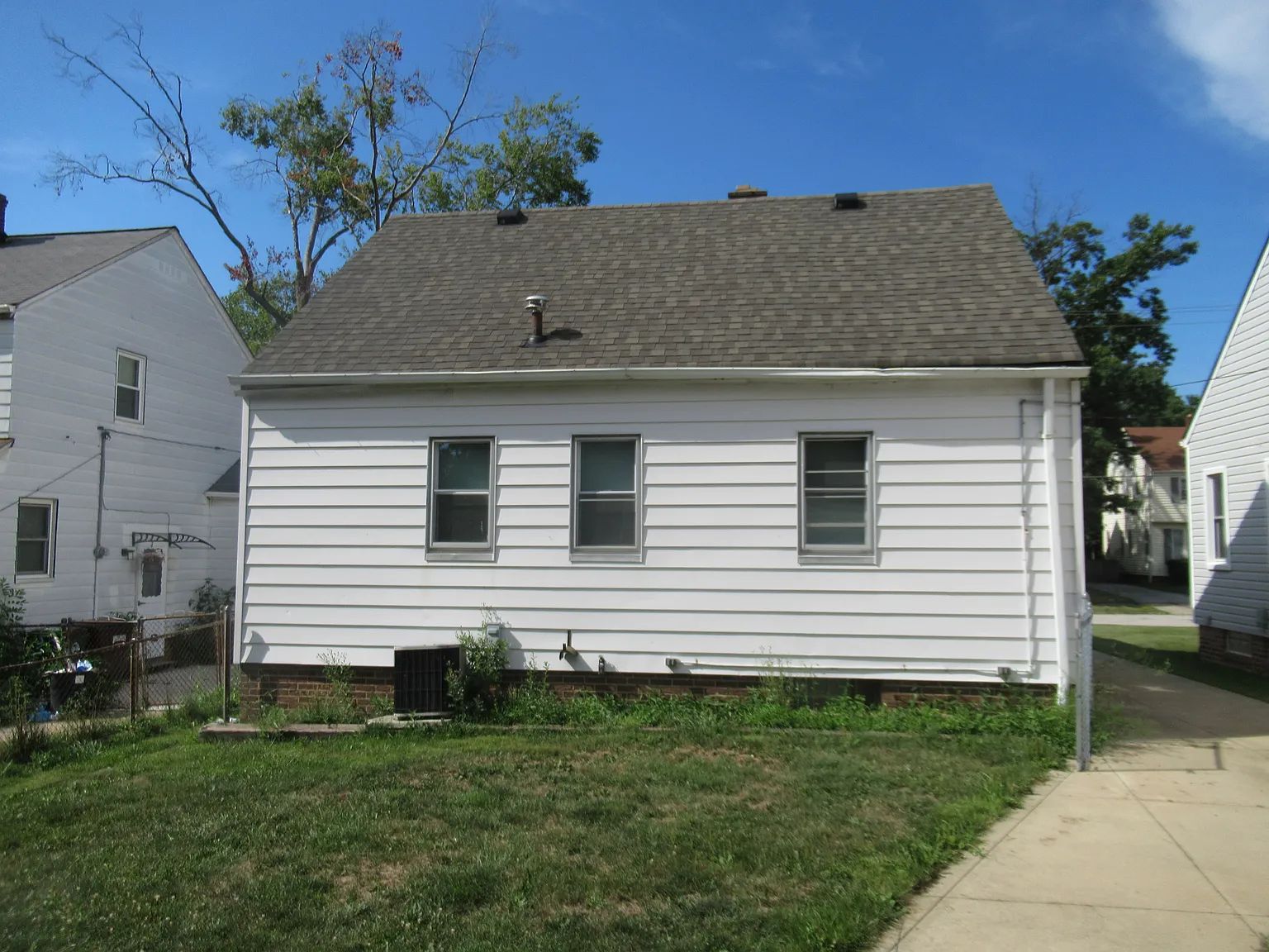 3 bed, 986 sqft, $1,750 — Photo 3