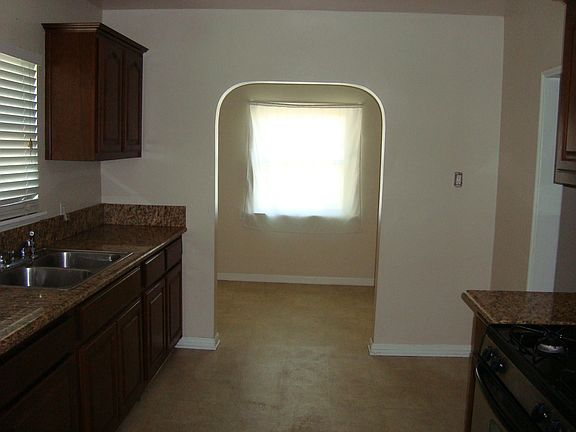 5th image of 2868 Genevieve St