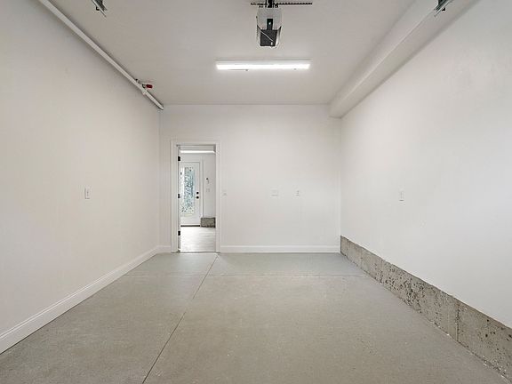 2nd image of 19 Paris St #4
