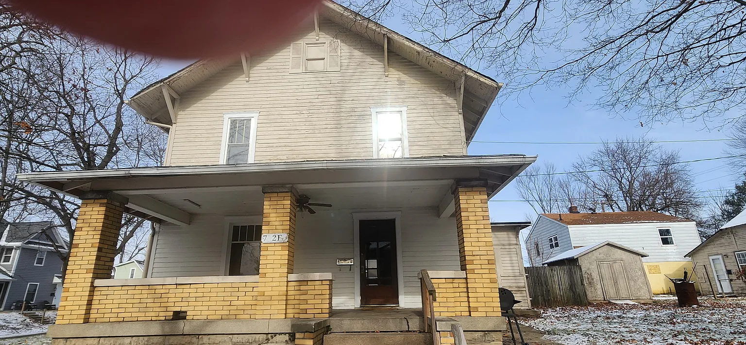 702 E 7th St photo 1
