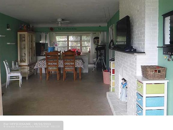 2nd image of 1020 SW 32nd St