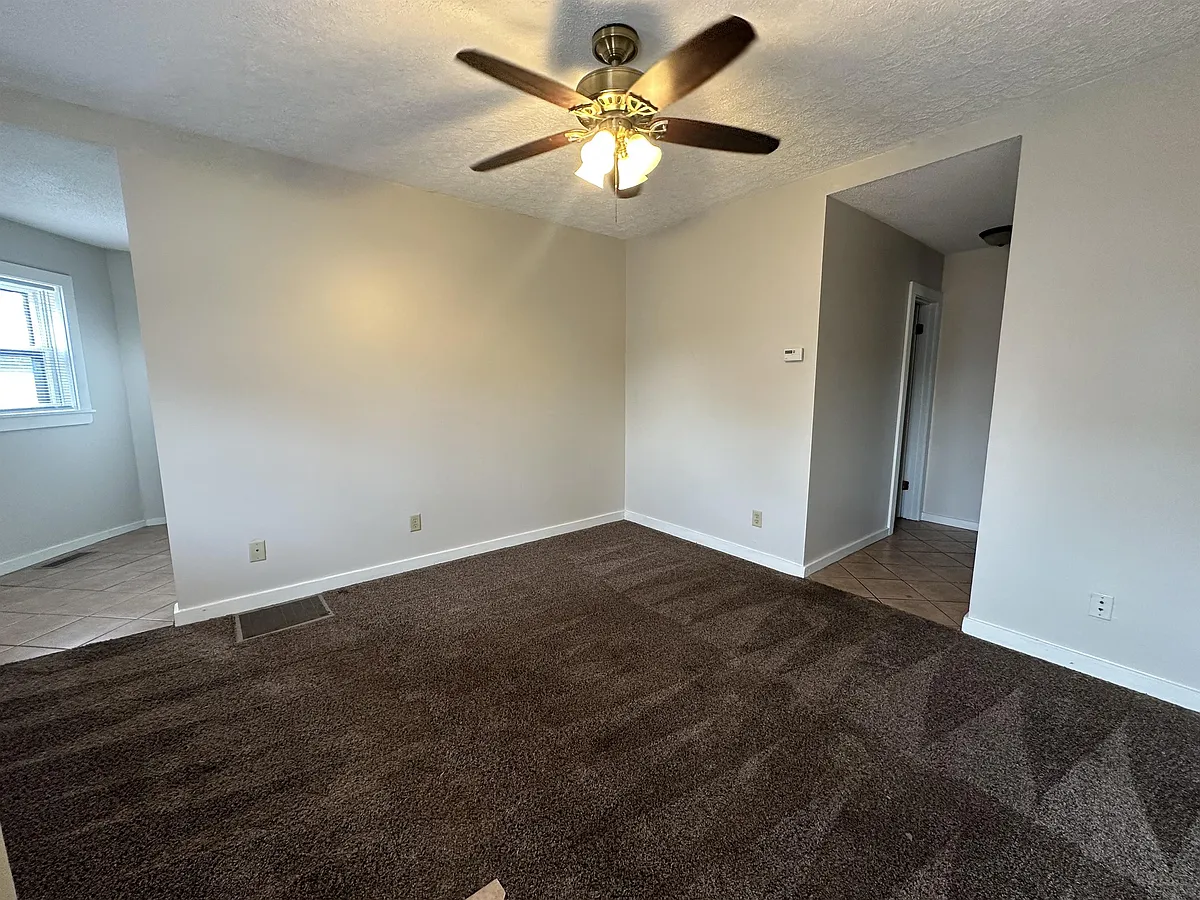 Building Photo - 1362 Chestnut St #2