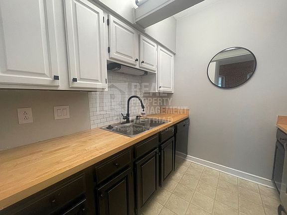 4th image of 801 W McGee St Unit 15