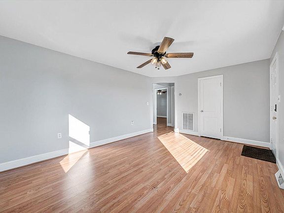 3rd image of 104 Lee Ave NE