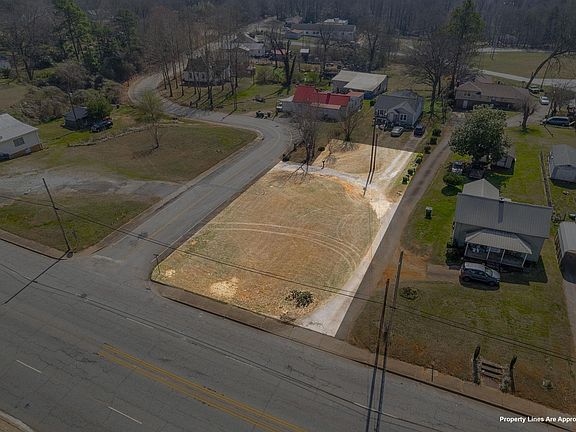 3rd image of 599 W Main St