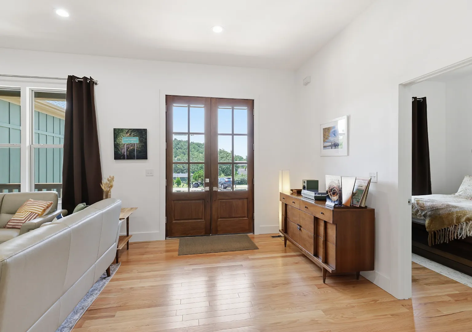 Fully Furnished Ranch-Style Rental 3 Bedroom 2.5 Bath — Photo 3