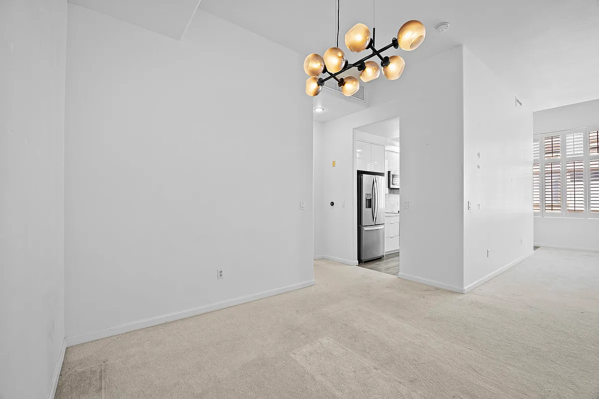 Building Photo - 144 S 3rd St #535
