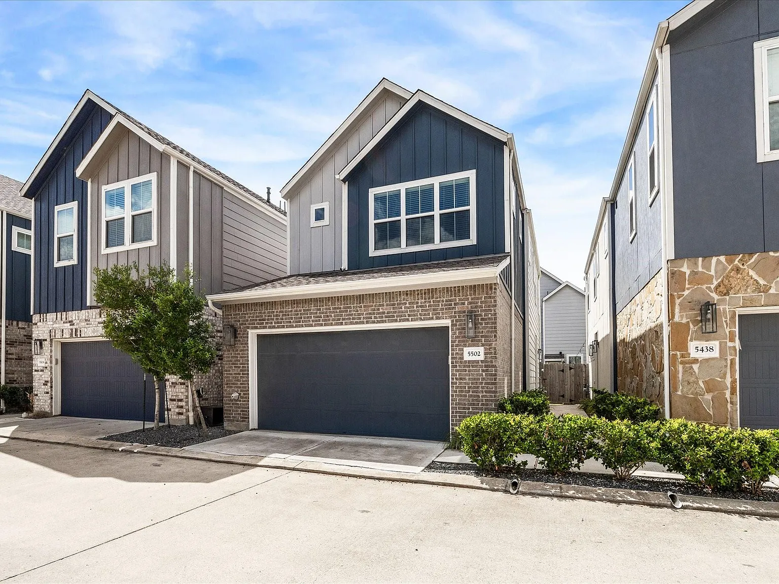 2 bed, 2.5 bath, 1567 sqft, $2,000 — Photo 2