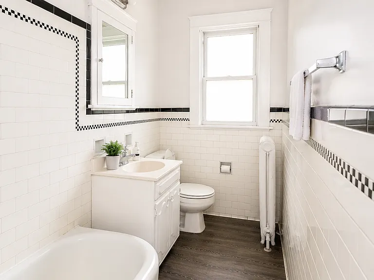 371 Gross St — Photo 5