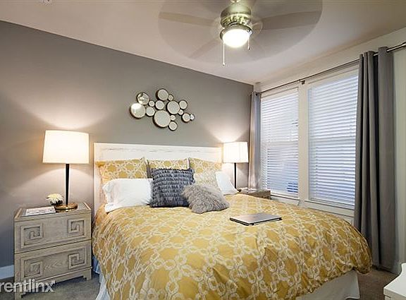 3rd image of 710 Richmond Ave #1827814