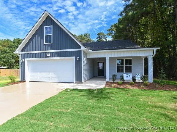 5823 Panther Dr, Hope Mills, NC 28348