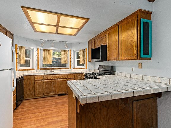 3rd image of 20420 Cedar View Ct