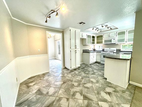 breakfast area off the kitchen
