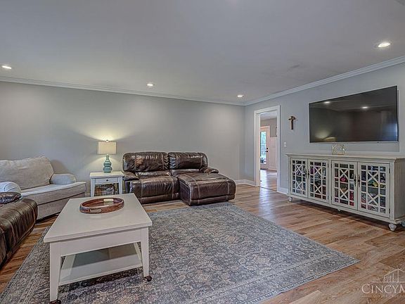 3rd image of 725 David Dr