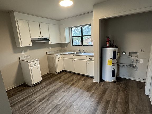 3rd image of 301 Holman St Unit A