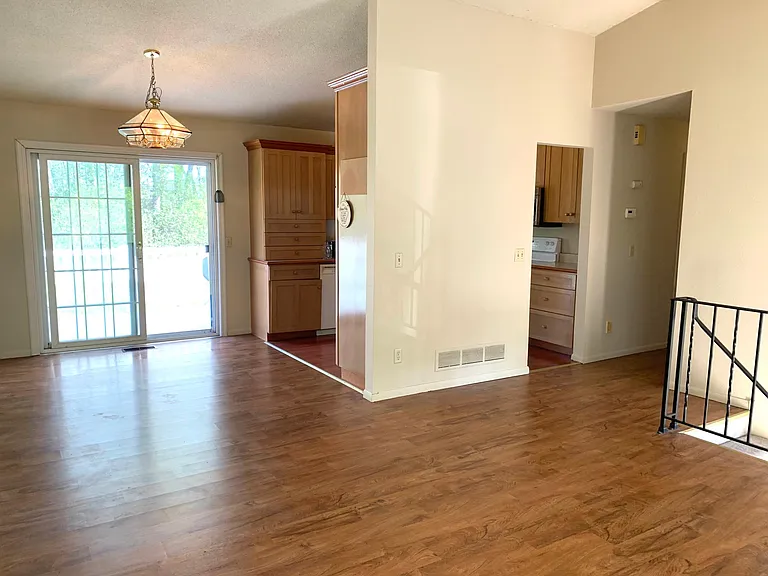 1089 Regency Dr — Photo 25