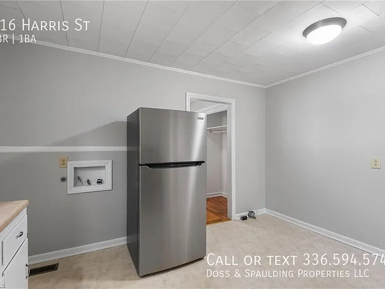 916 Harris St — Photo 8