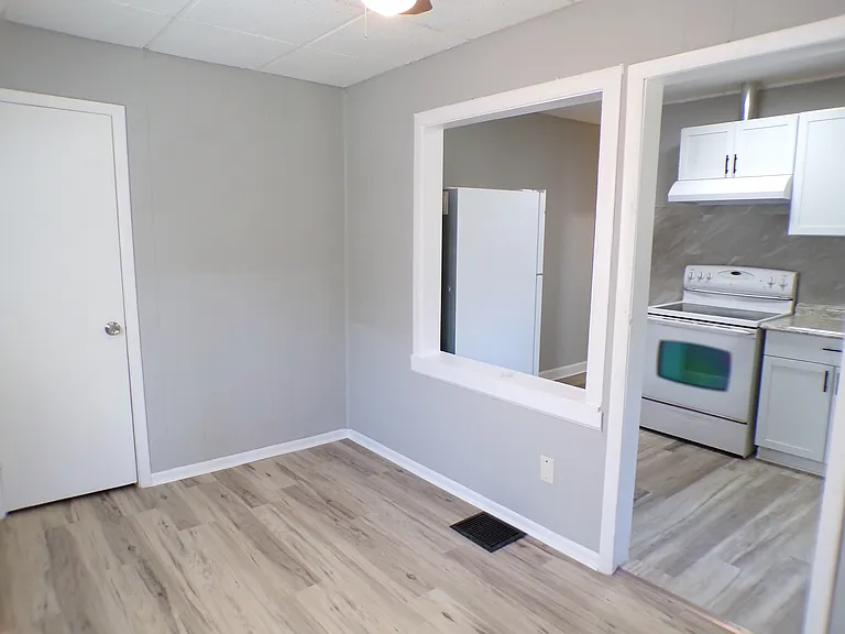 152 Collingwood Ave #152 — Photo 3