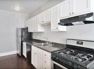 218 Pleasant St #226-1, Oak Park, IL 60302