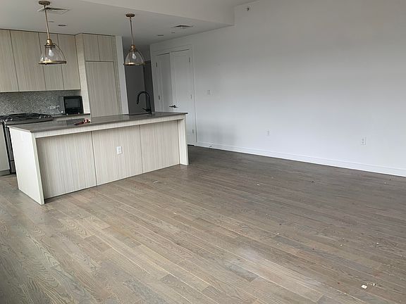 5th image of 125 Parkside Ave #7D