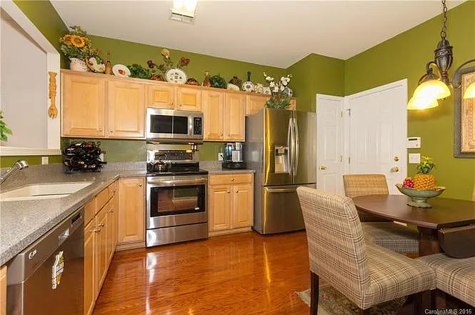 12415 Crowley Ct — Photo 3