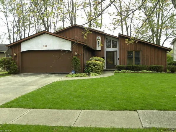 939 Howard St, Elyria, OH 44035
