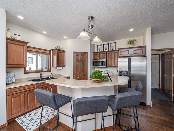 2nd image of 1104 W Sterling Oak Dr