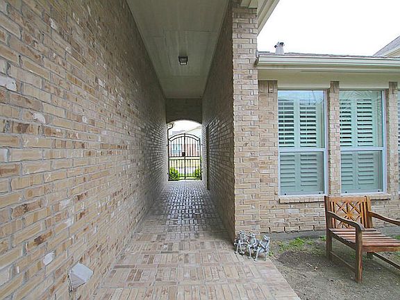 3rd image of 325 Holly Branch Ln