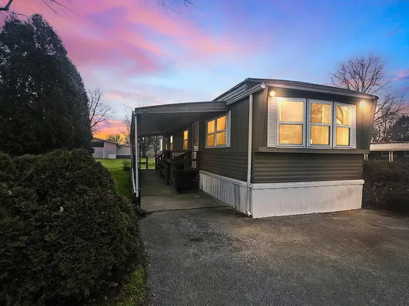 114 Starview Blvd, Mount Wolf, PA 17347