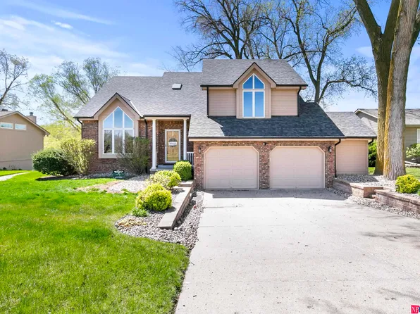 335 Lakehurst Dr, Waterloo, NE 68069