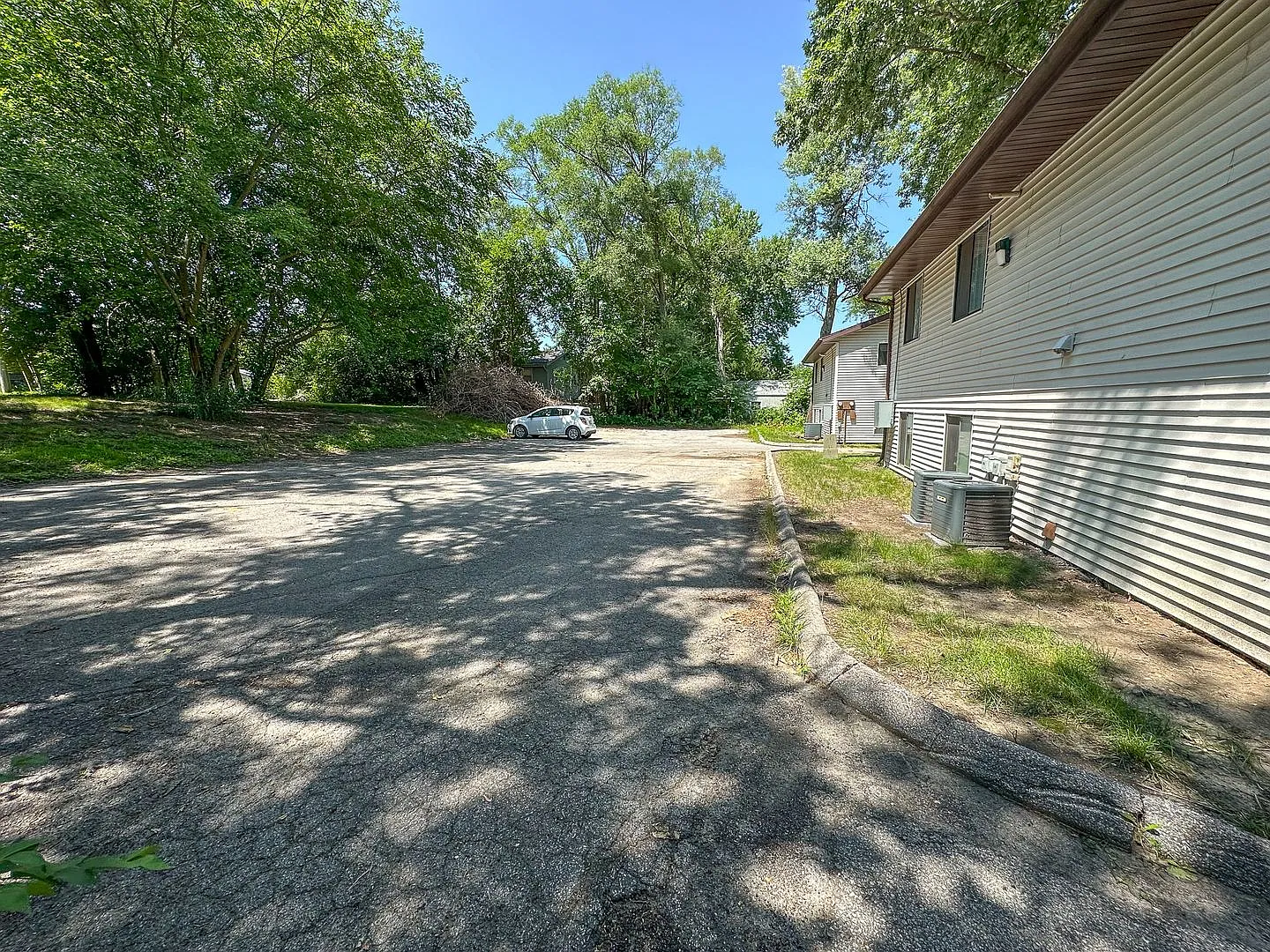 South Franklin Apartments — Photo 3