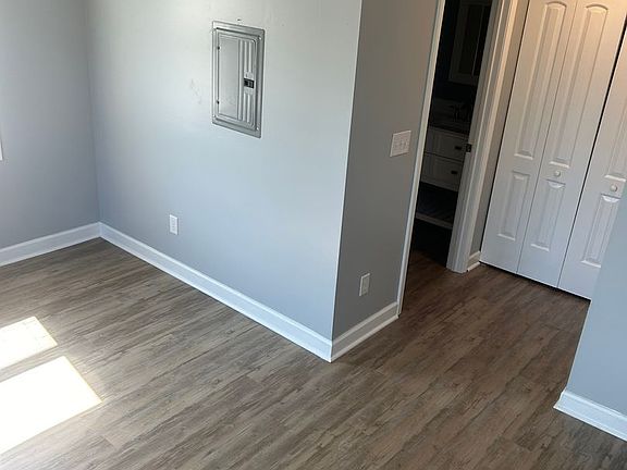 4th image of 118 Lexington Rd #0