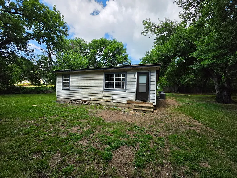 302 E Anna St — Photo 23