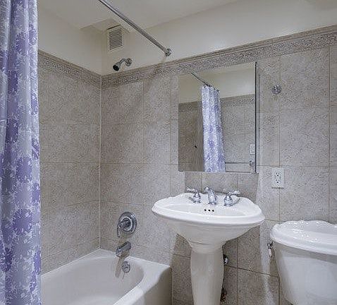 5th image of 211 Thompson St APT 5C