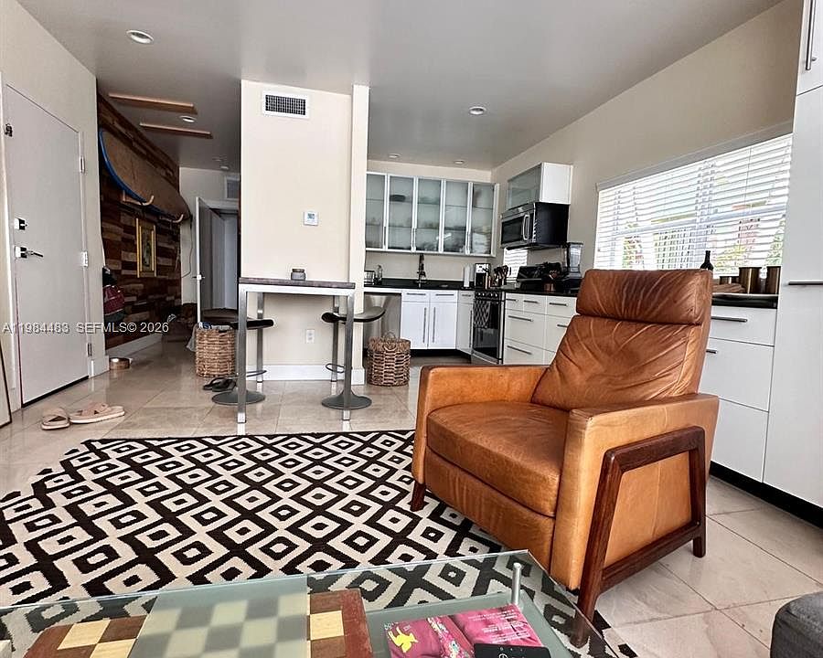 1st image of 929 Michigan Ave APT 3