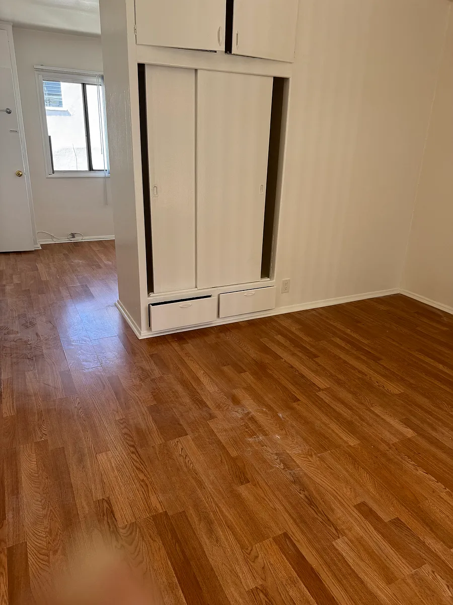 Building Photo - 4935 Beverly Blvd #18