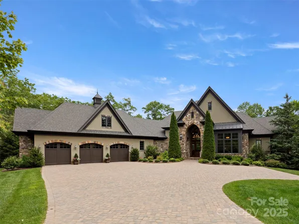 359 Walnut Valley Pkwy, Arden, NC 28704