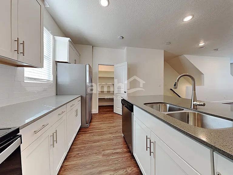 11078 S Trocadero Ave — Photo 3