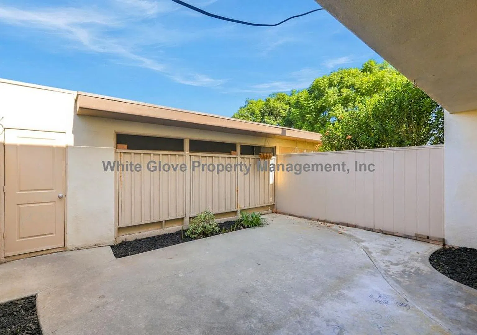 4-Bedroom Huntington Beach Home with Detached 2-Car Garage & Private Patio — Photo 3