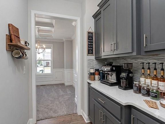 5th image of 2739 W Park St