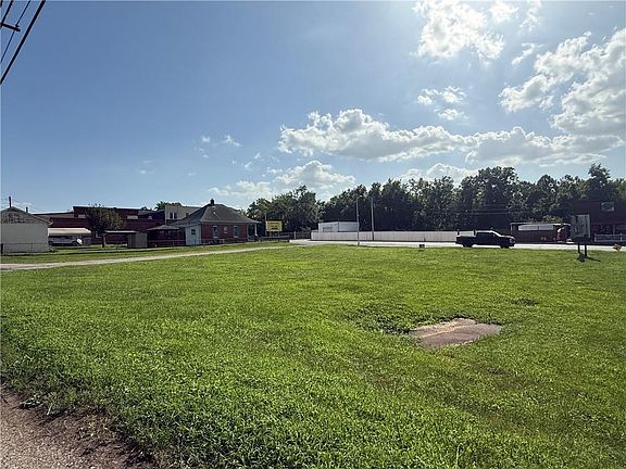 2nd image of 711 N Sterling Ave