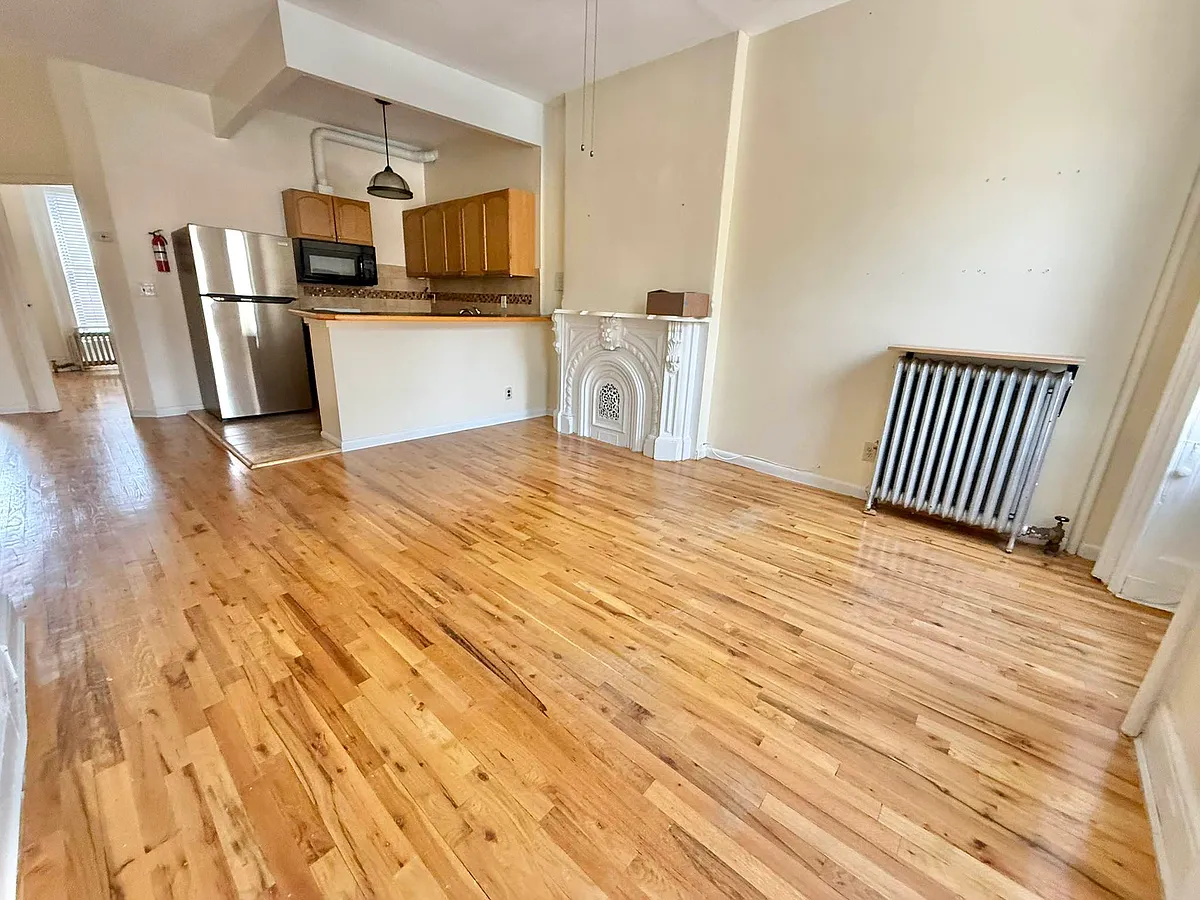 Building Photo - 442 Gates Ave #2F