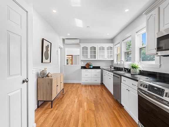 5th image of 354 School St #354