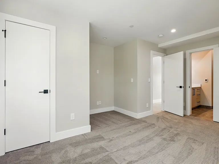 2860 Table Mesa Dr — Photo 33