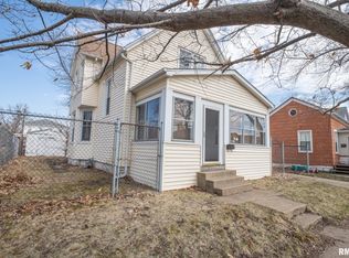 405 Caroline St, Pekin, IL 61554