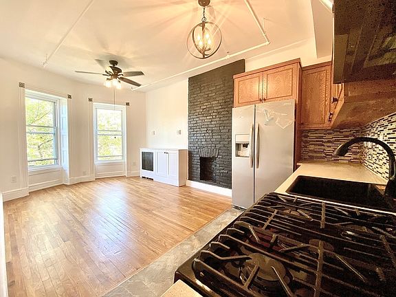 4th image of 154 Halsey St APT 3