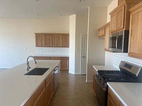 3rd image of 3396 W 37th St